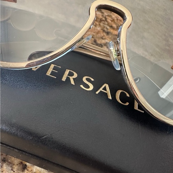 100% Authentic USED VERSACE SUNGLASSES  WITH CASE !! UNISEX - Picture 10 of 11